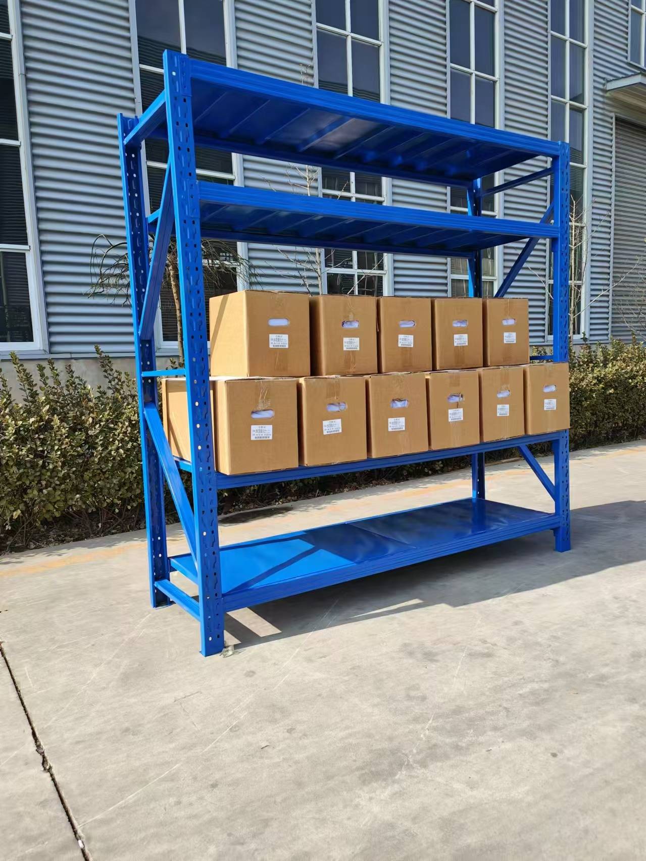 政润金属制品专注中型货架制造,技术团队严格把控生产流程.仓